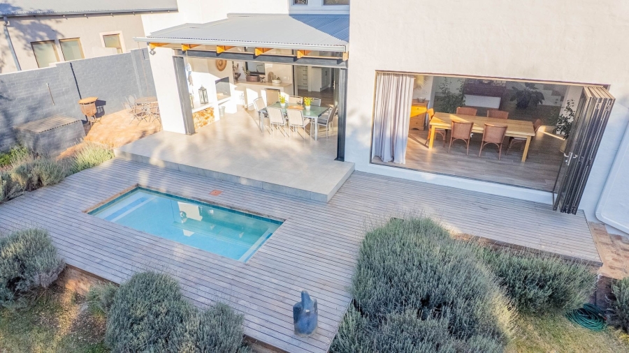 3 Bedroom Property for Sale in The Coves North West